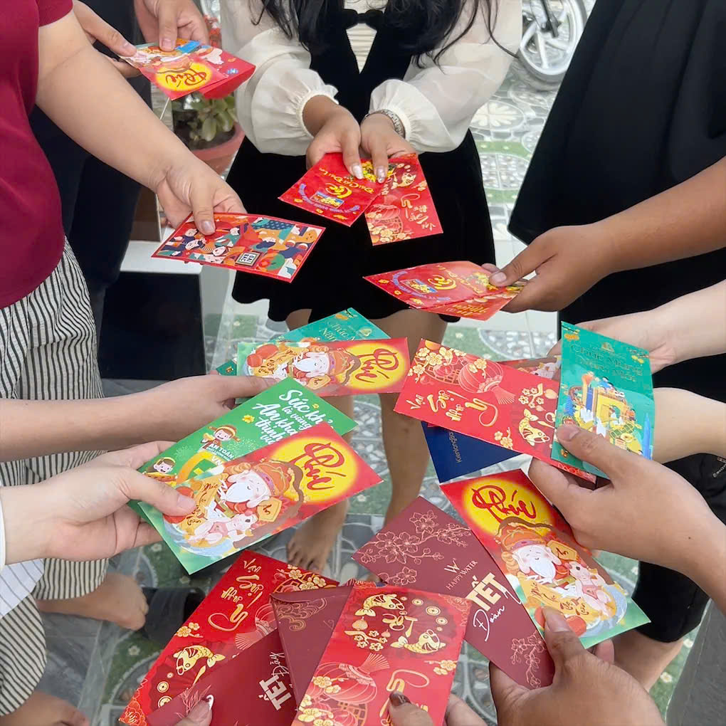 Chúc Tết, lì xì