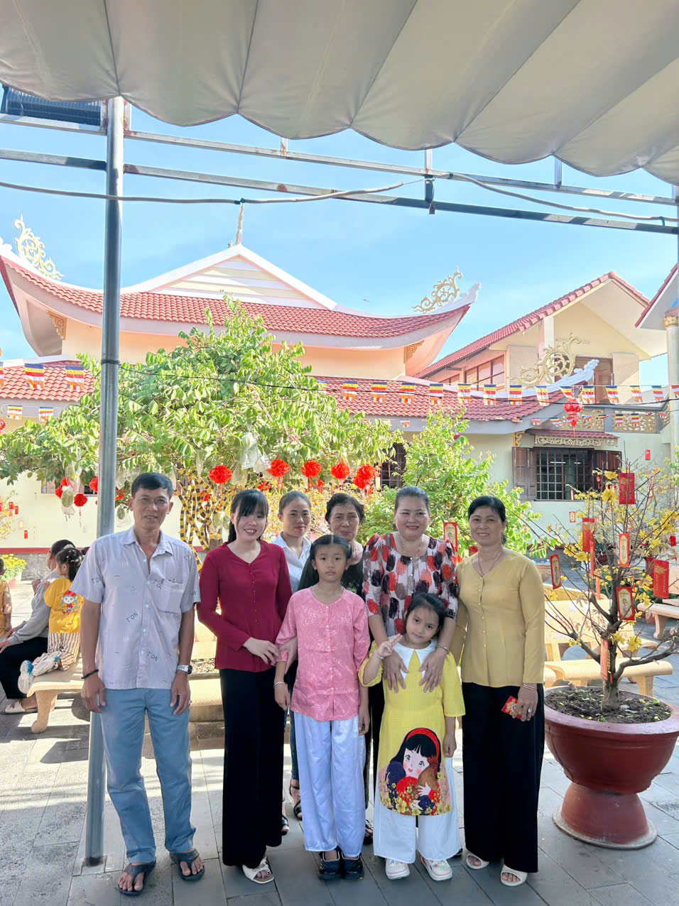 Đi chúc Tết nội ngoại, người thân và thầy cô